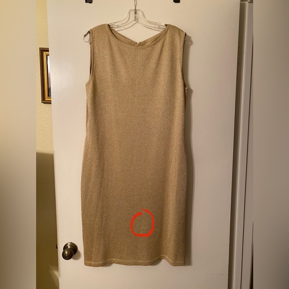 St John Collection gold sleeveless dress. Sz 12 Slight pull as shown in pic.
